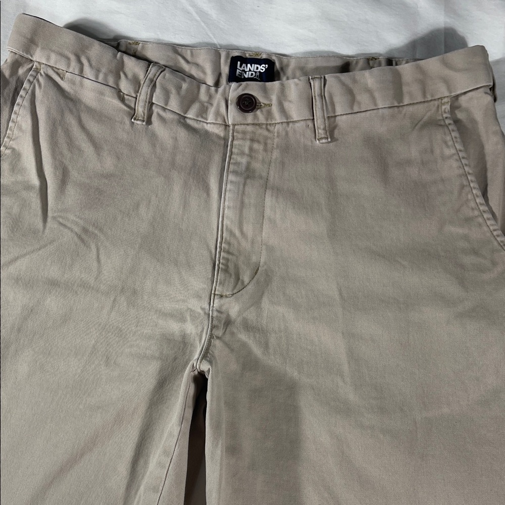 Lands' End mens khaki Traditional Fit flat front 10" chino shorts - size 34